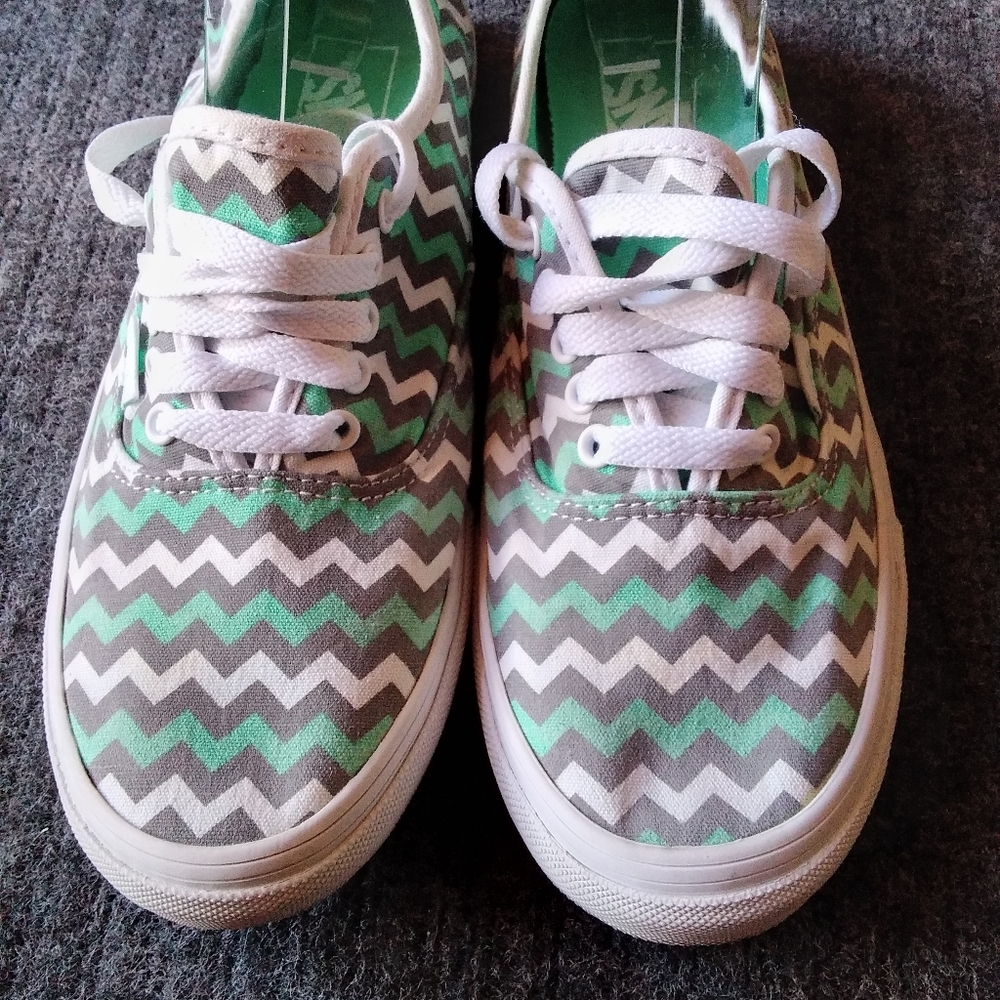 Van Chevon pattern women's sneakers (size women's 9) Runs SMALL more like an 8.5